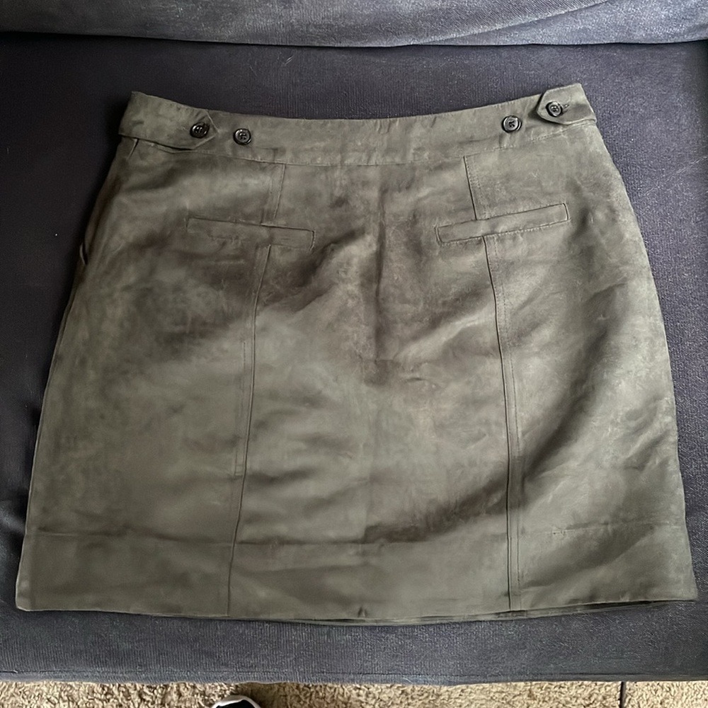 Banana Republic VEGAN SUEDE MINI SKIRT Sheltered Earth NWOT - Picture 3 of 5
